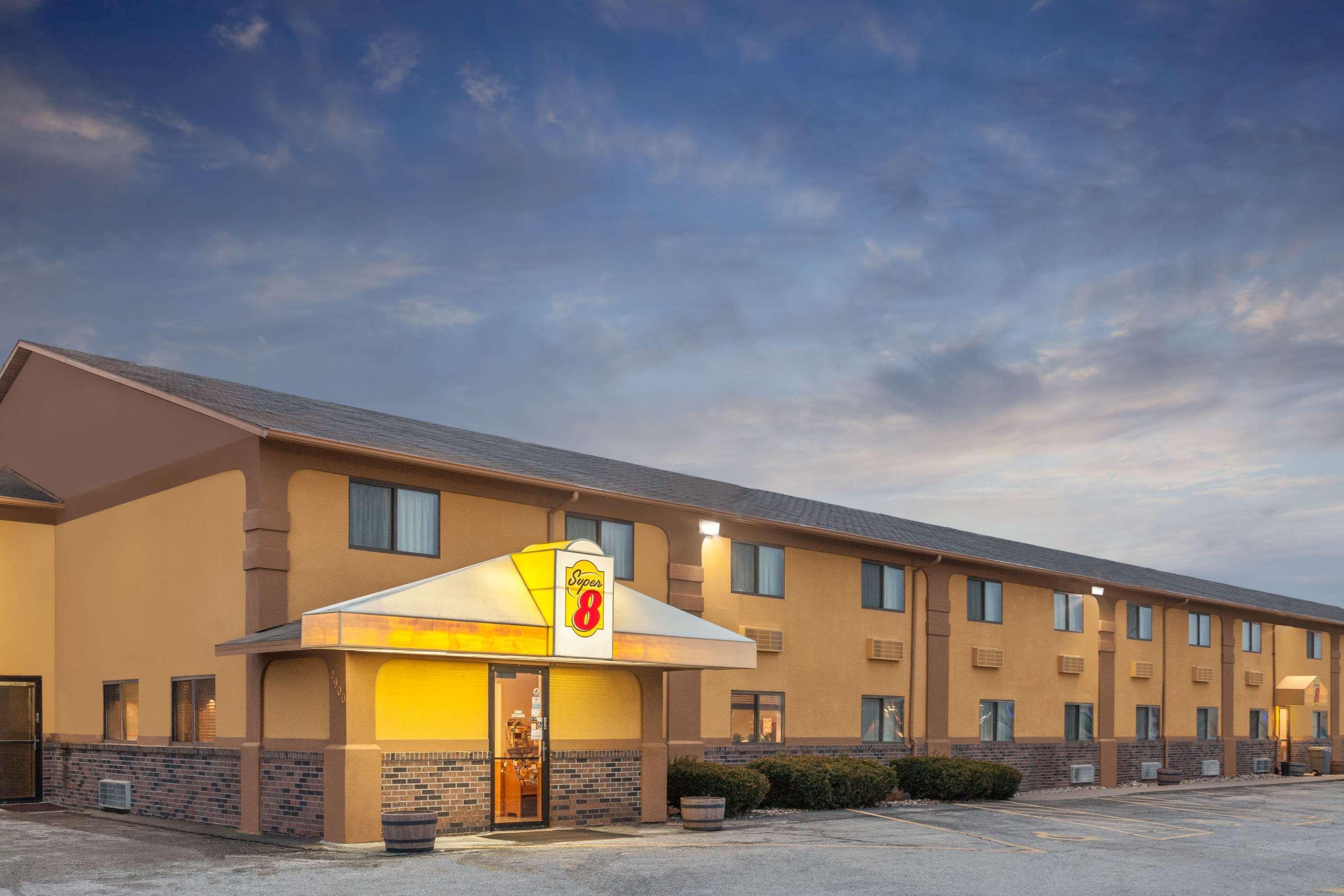 Super 8 By Wyndham Muscatine Hotell Eksteriør bilde
