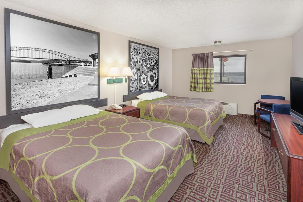 Super 8 By Wyndham Muscatine Hotell Eksteriør bilde